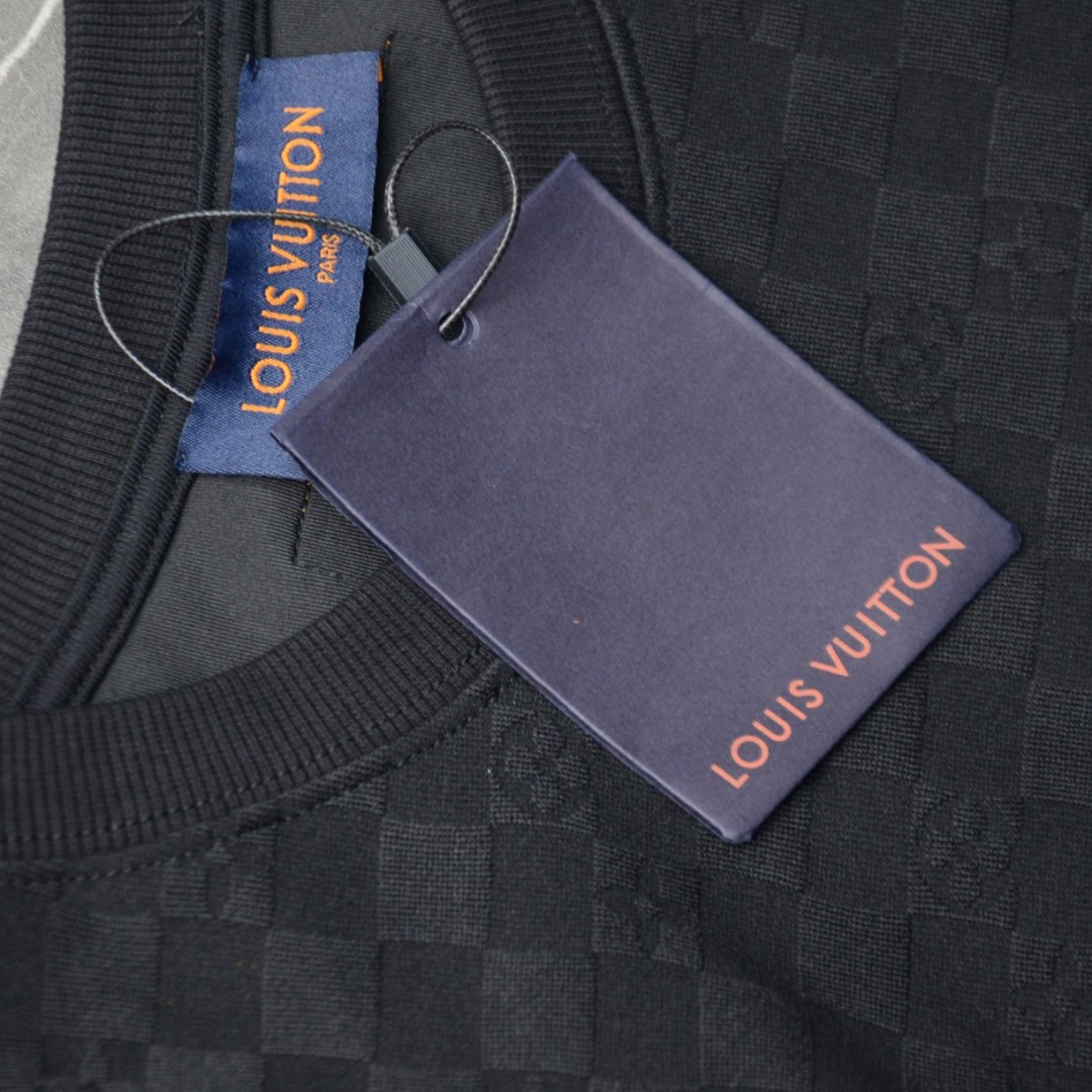High quality fashion embroidered graffiti hoodie 1 pls add : 18859952090 if you need size guide