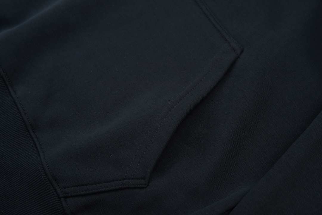 High quality fashion embroidered graffiti hoodie 1 pls add : 18859952090 if you need size guide
