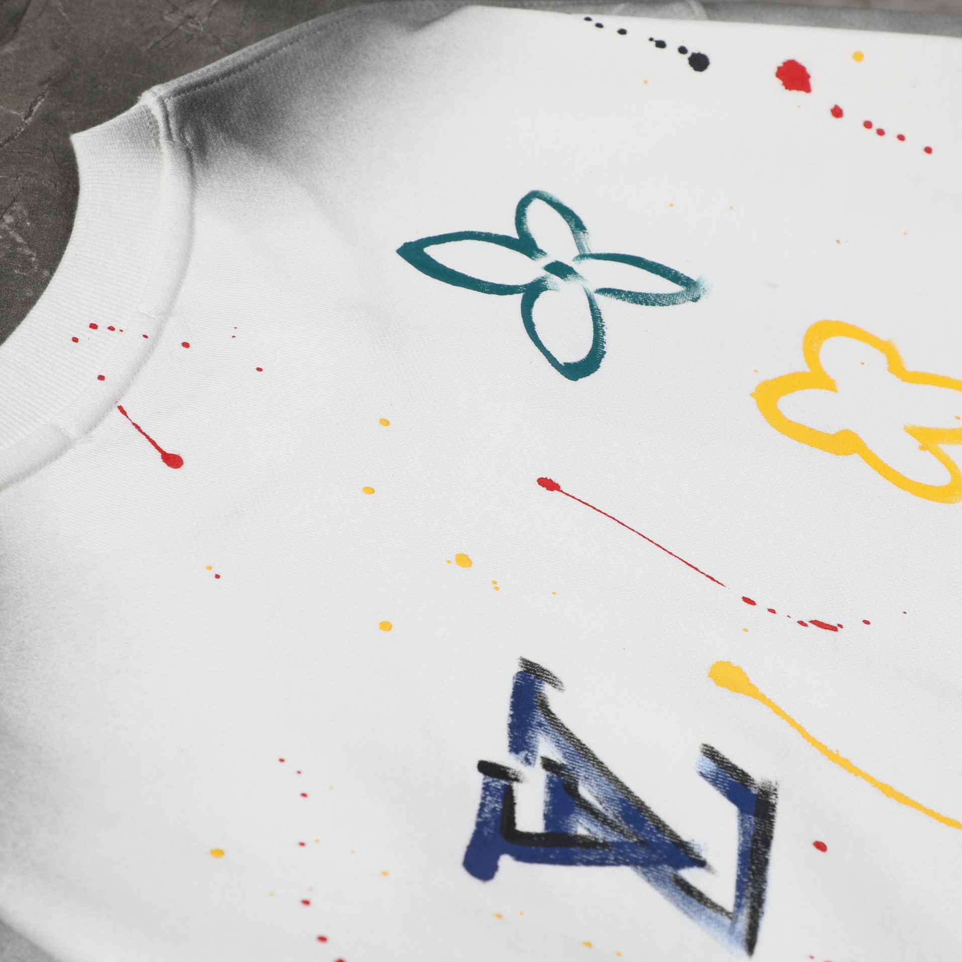 High quality fashion embroidered graffiti hoodie 1 pls add : 18859952090 if you need size guide