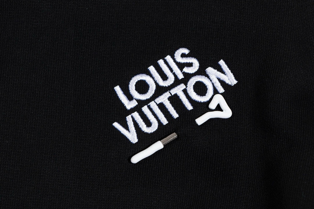 High quality fashion embroidered graffiti hoodie 1 pls add : 18859952090 if you need size guide