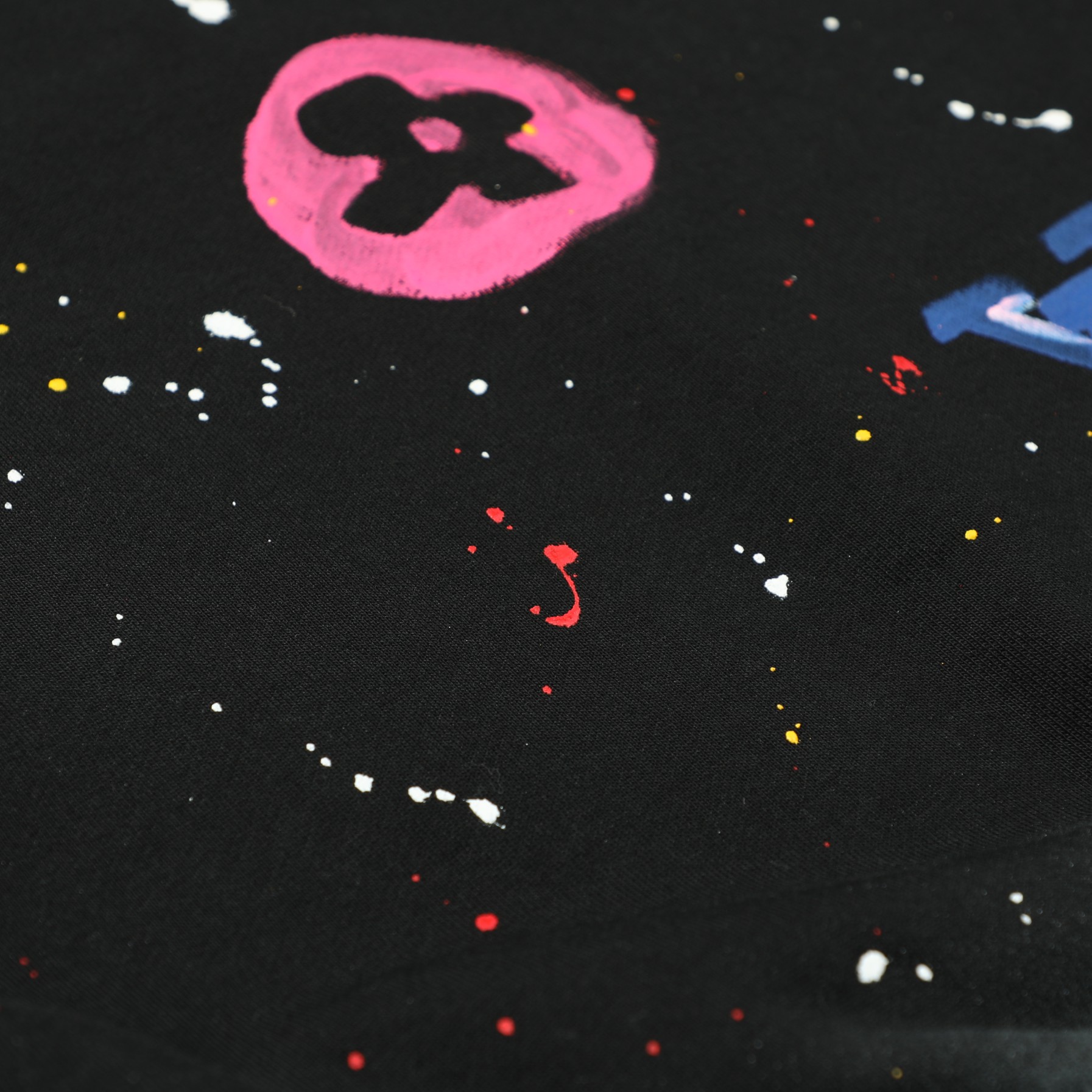High quality fashion embroidered graffiti hoodie 1 pls add : 18859952090 if you need size guide