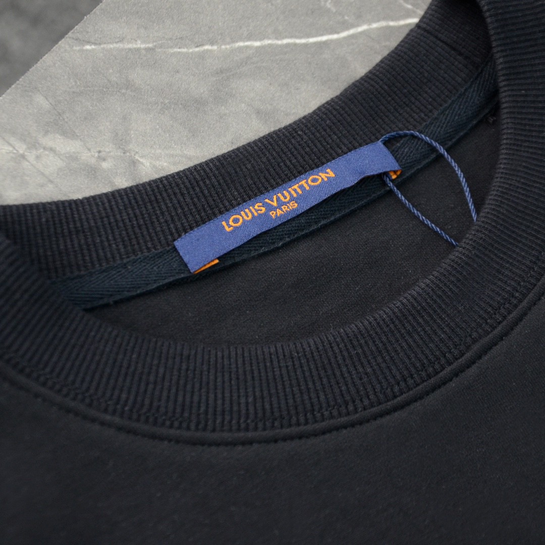 High quality fashion embroidered graffiti hoodie 1 pls add : 18859952090 if you need size guide