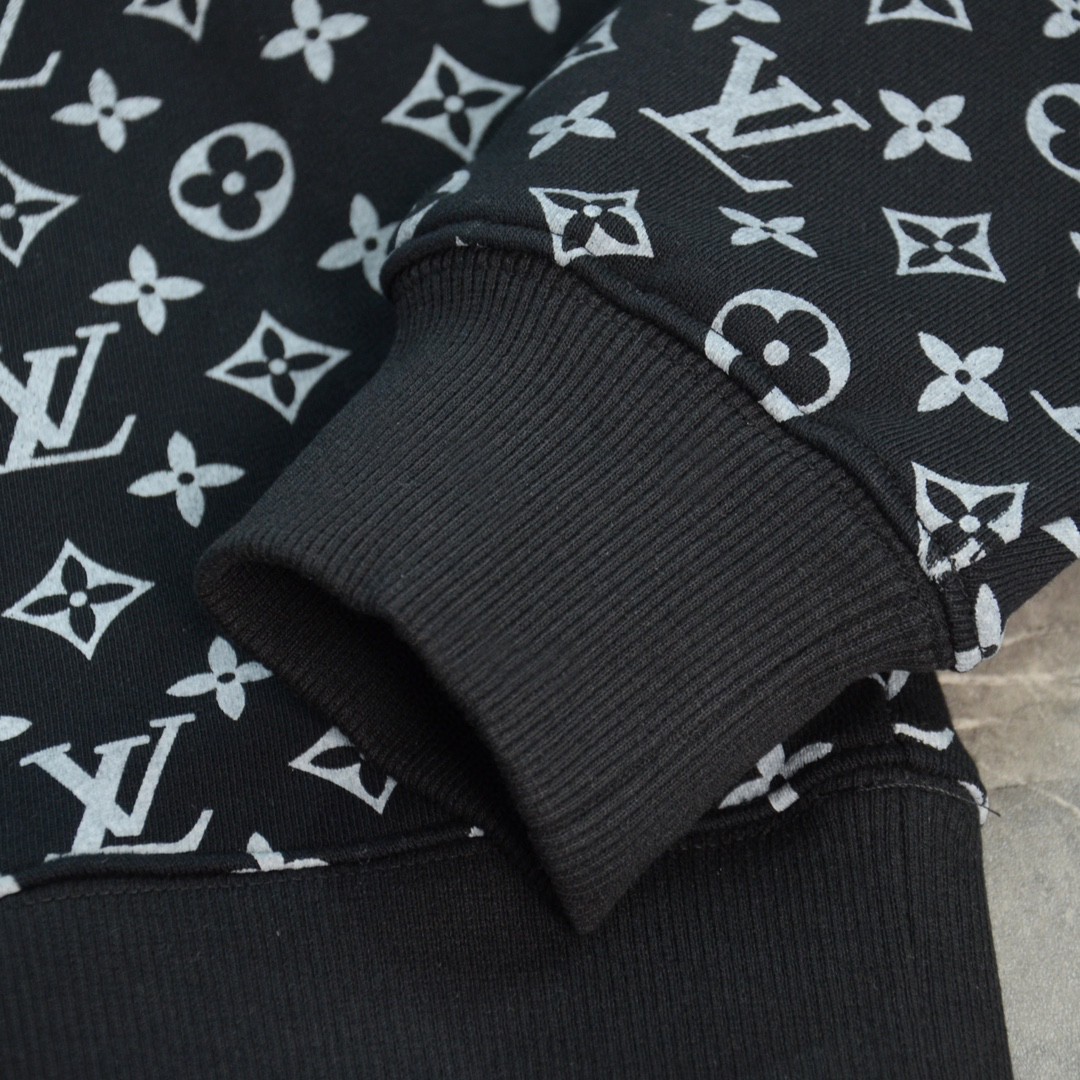 High quality fashion embroidered graffiti hoodie 1 pls add : 18859952090 if you need size guide