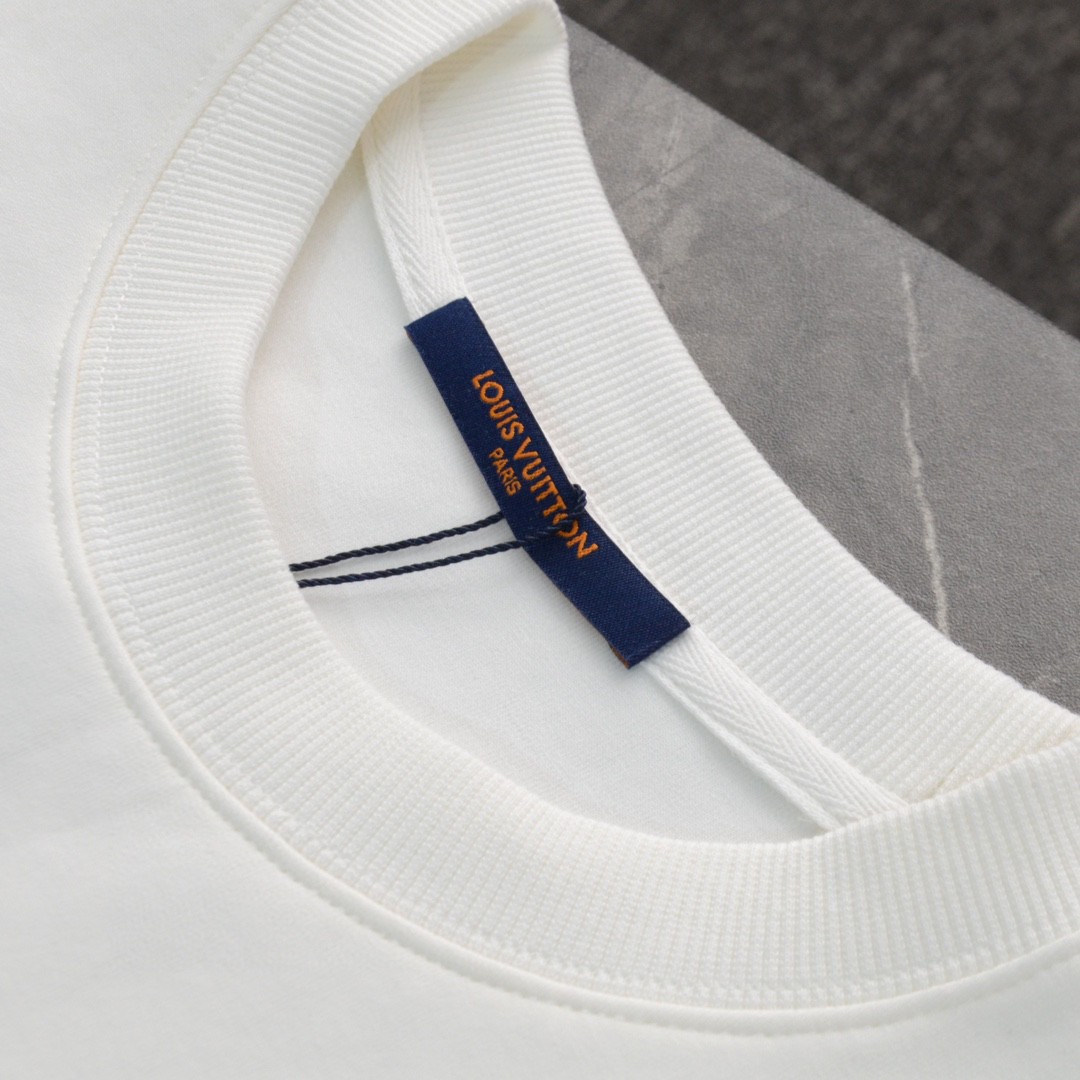 High quality fashion embroidered graffiti hoodie 1 pls add : 18859952090 if you need size guide