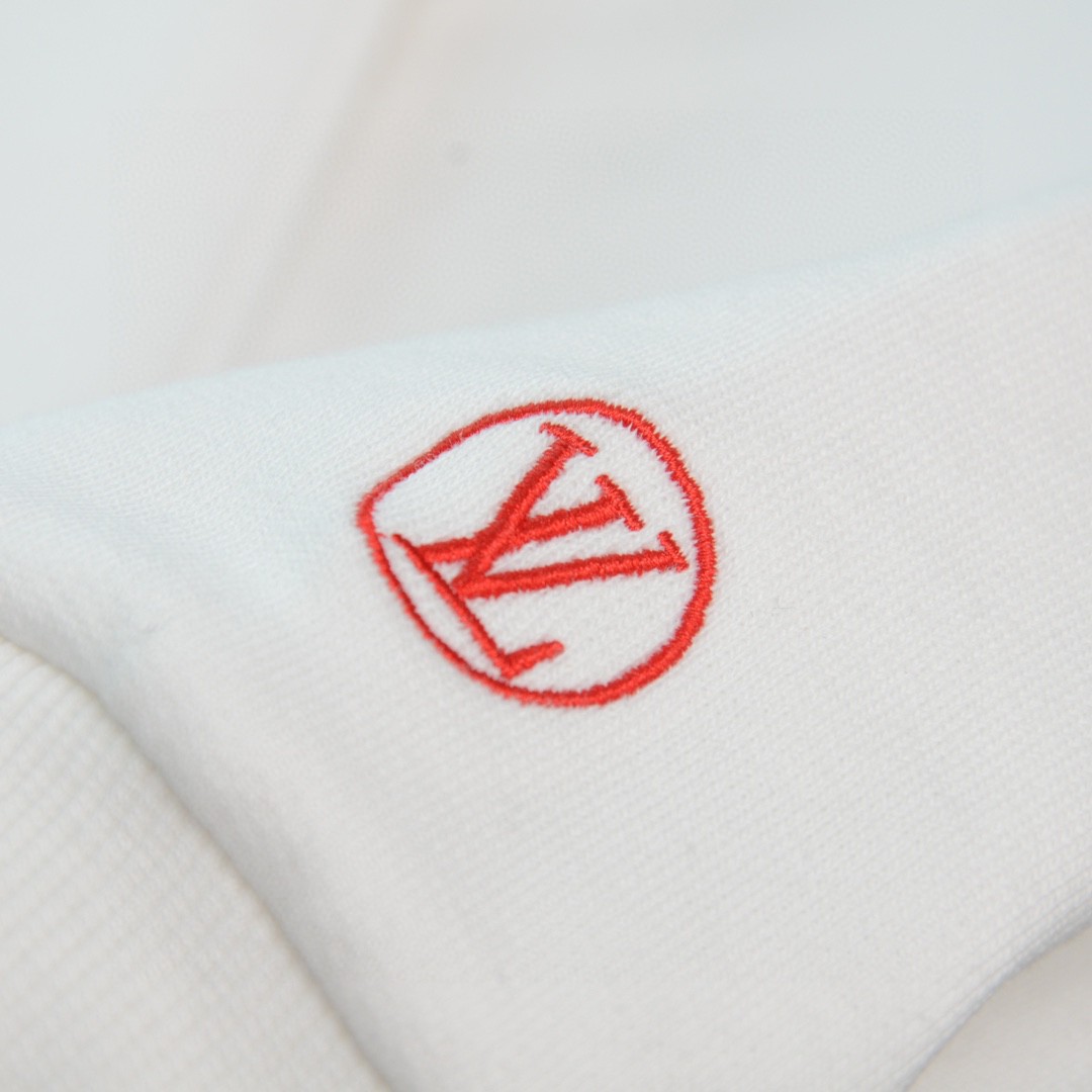 High quality fashion embroidered graffiti hoodie 1 pls add : 18859952090 if you need size guide