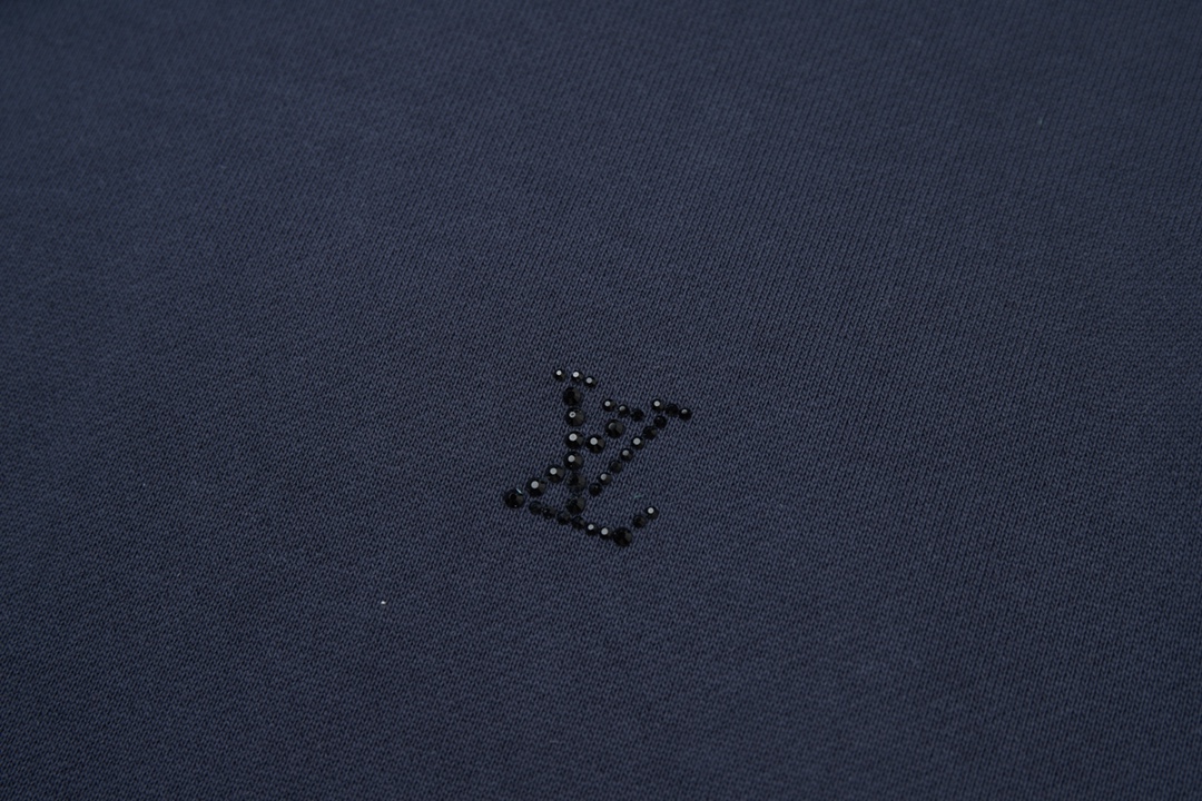 High quality fashion embroidered graffiti hoodie 1 pls add : 18859952090 if you need size guide