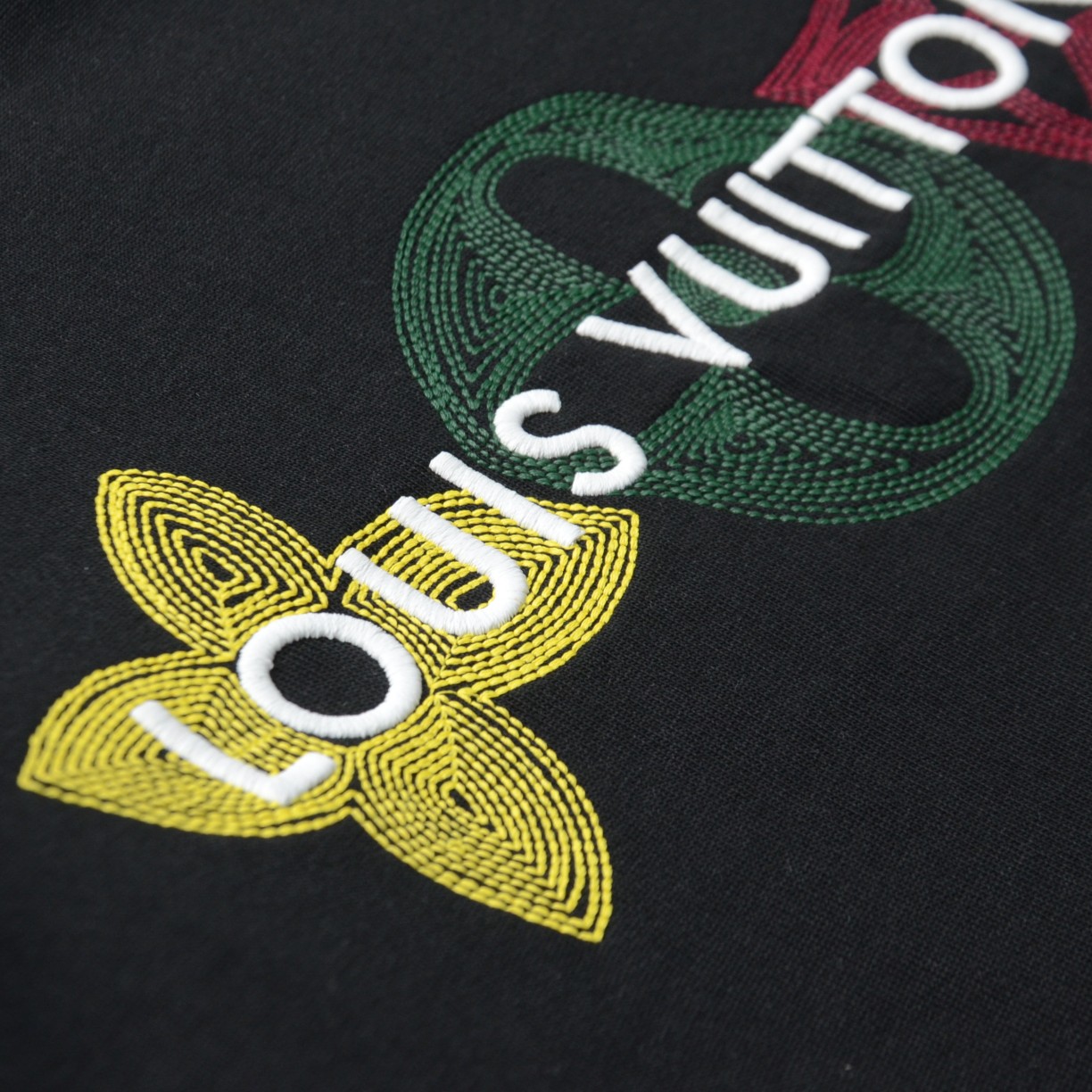 High quality fashion embroidered graffiti hoodie 1 pls add : 18859952090 if you need size guide