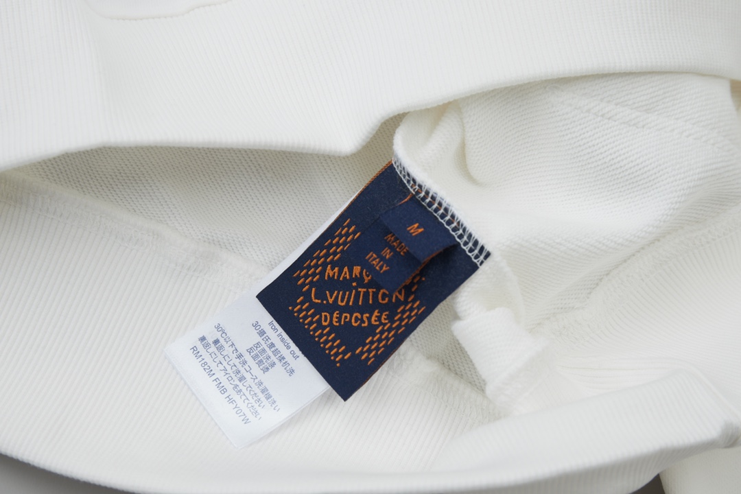 High quality fashion embroidered graffiti hoodie 1 pls add : 18859952090 if you need size guide