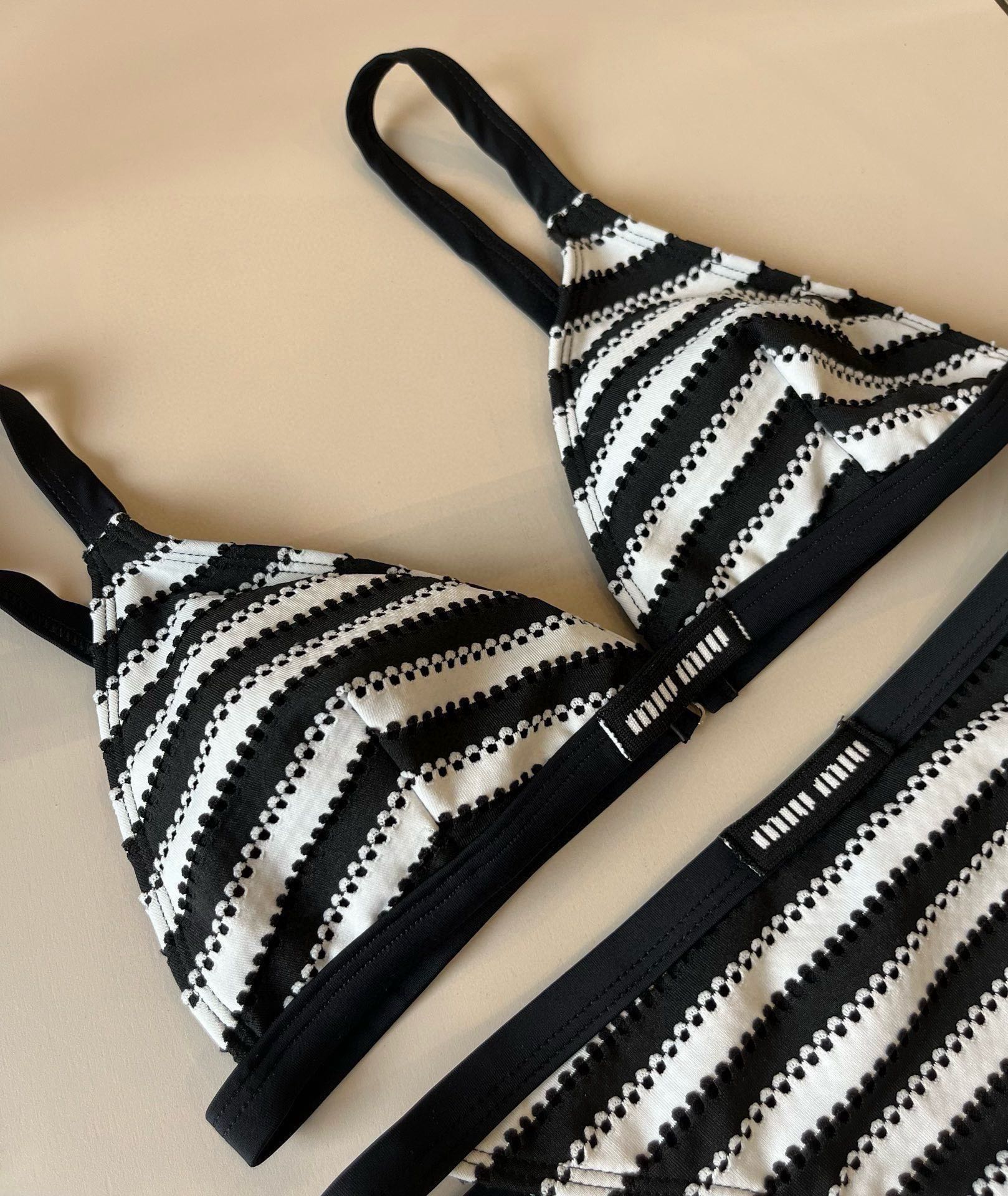 High quality bikini set 2pls add : 18030258501 if you need size guide