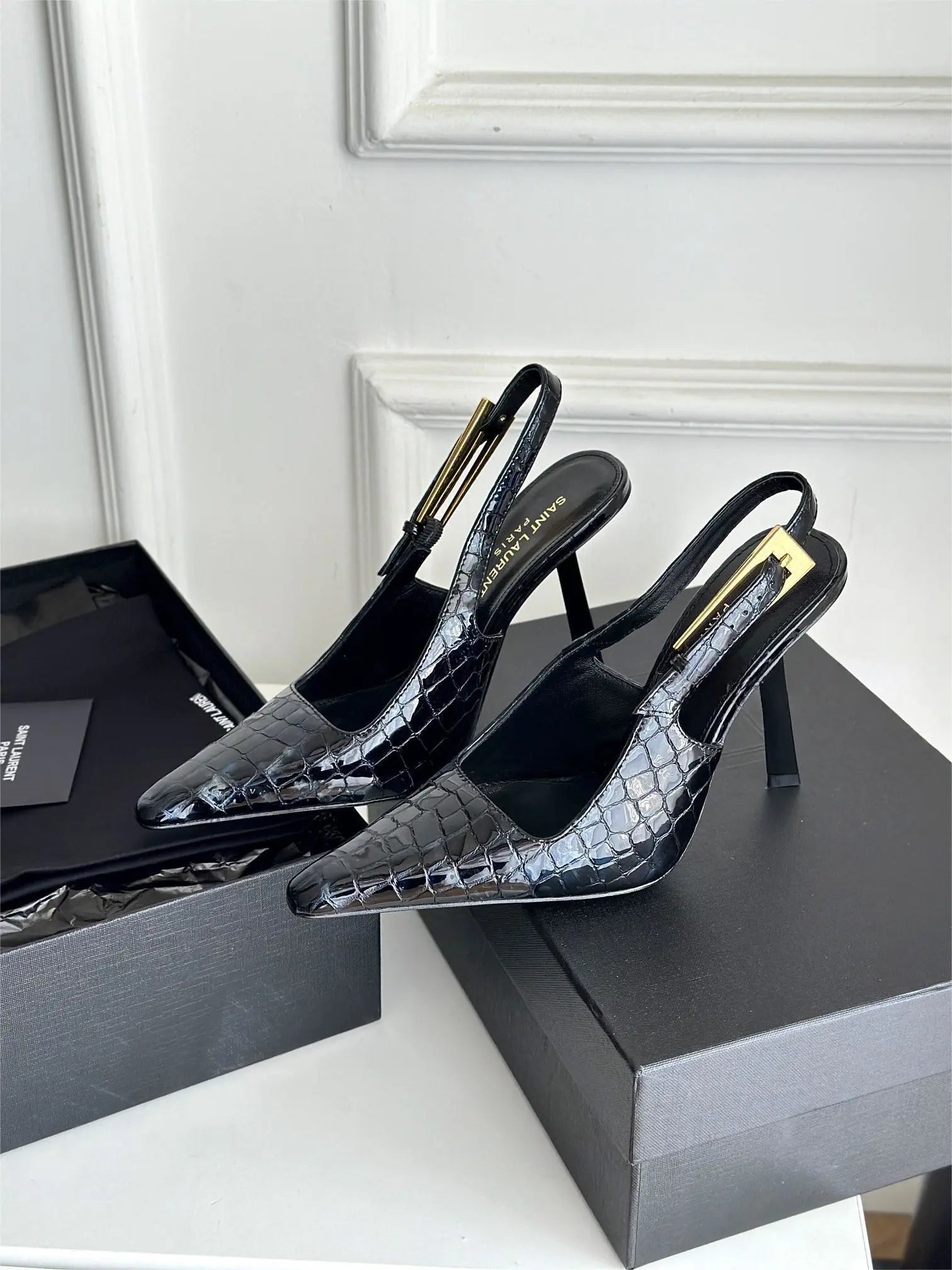 High quality letter high-heeled sandals, please add : 18030258501 if you need size guide