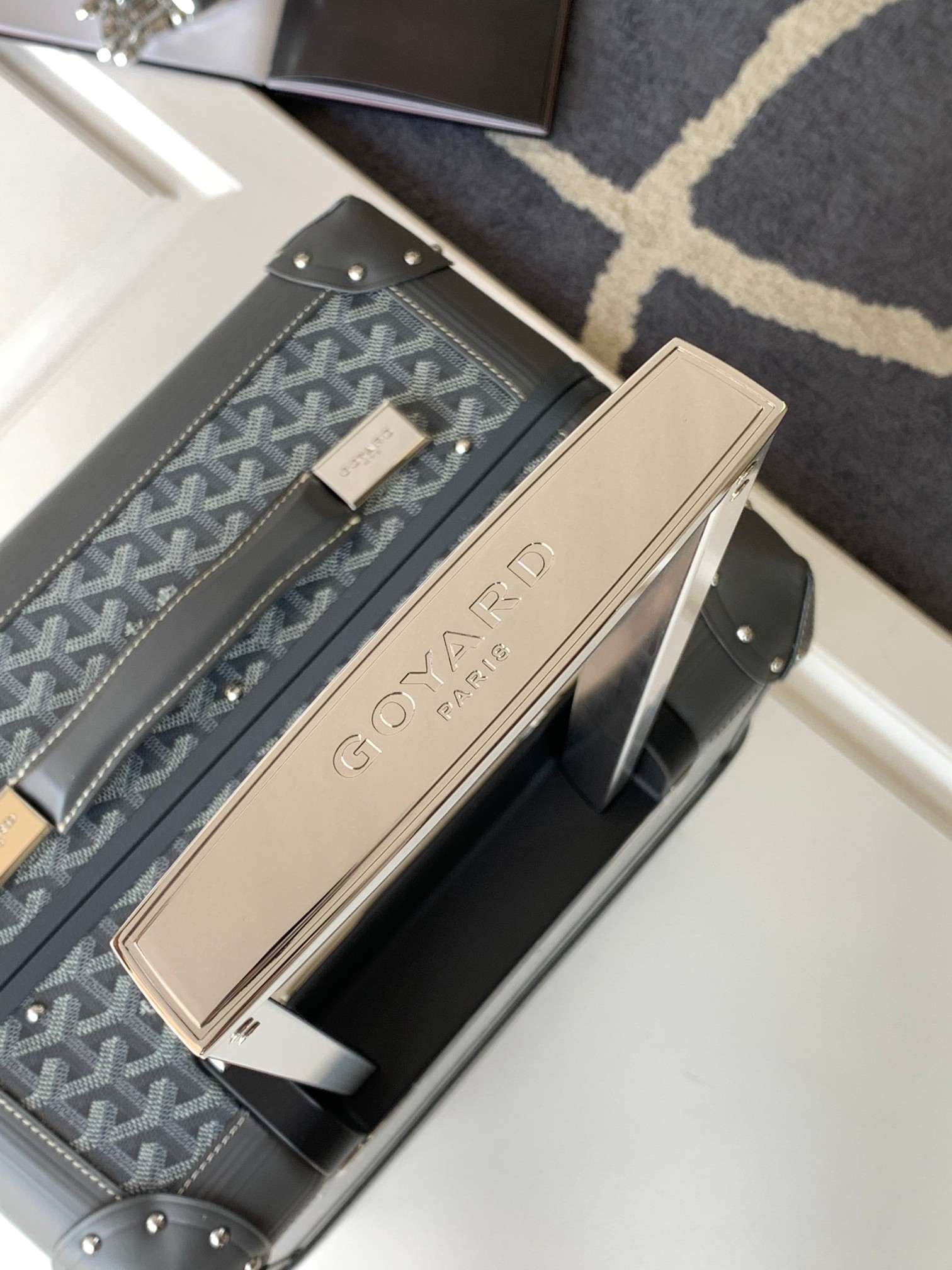 High quality retro style hand-held laptop case