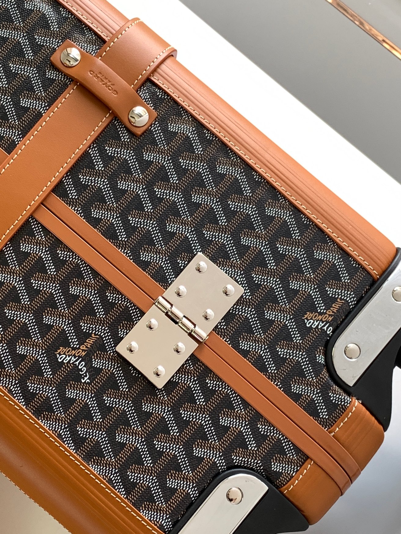 High quality retro style hand-held laptop case