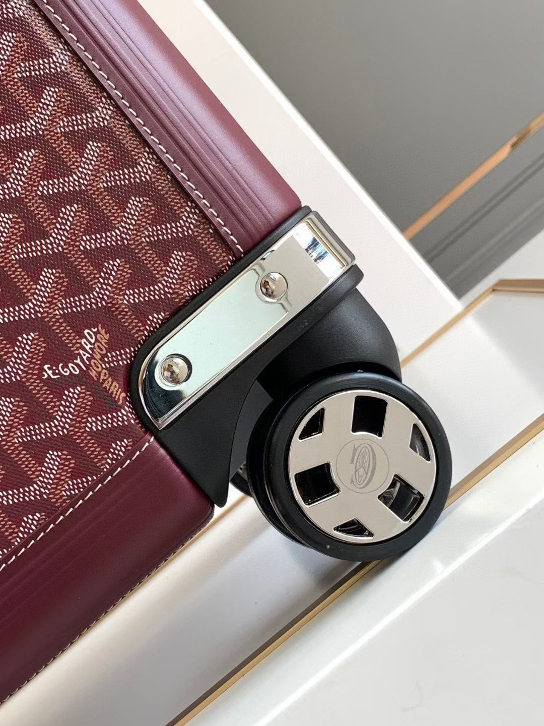 High quality retro style hand-held laptop case