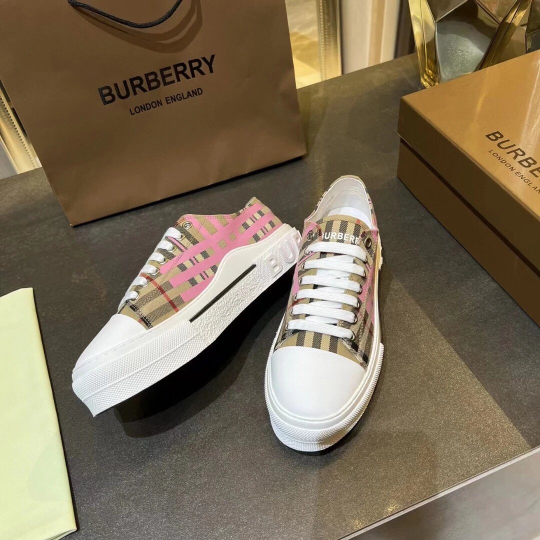 Sports and leisure shoes 013