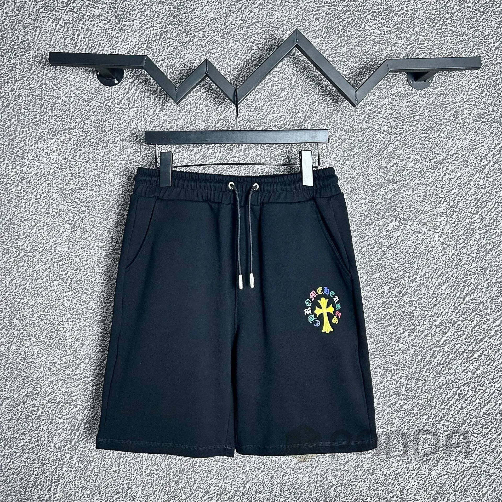 High quality cross print embroidered shorts 1:1 pls add : 18030258501 if you need size guide