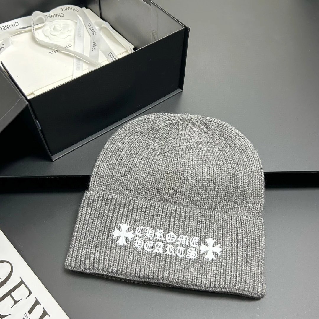 High quality fashionable and versatile symbol knitted hat pls add : if you need size guide