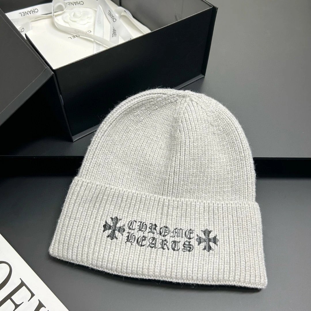 High quality fashionable and versatile symbol knitted hat pls add : if you need size guide