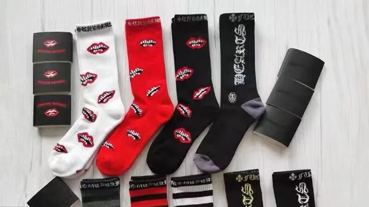 High quality graffiti red lip striped letter towel bottom socks