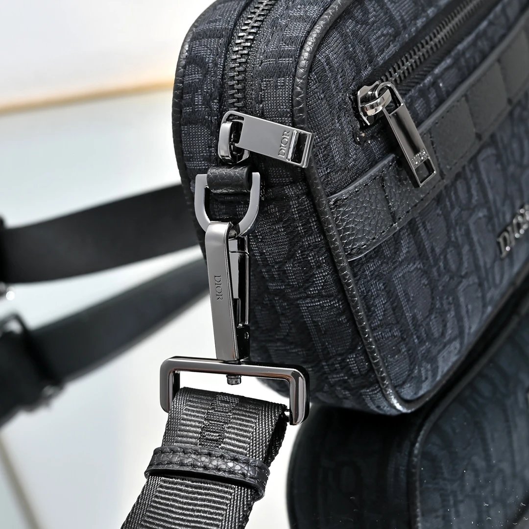 Classic messenger bag with shoulder strap cost-effective version