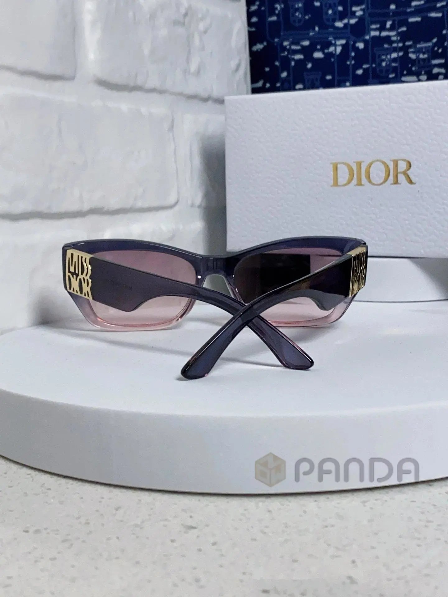 High quality thick framed gold label sunglasses, please add : 18859952090 if you need size guidance
