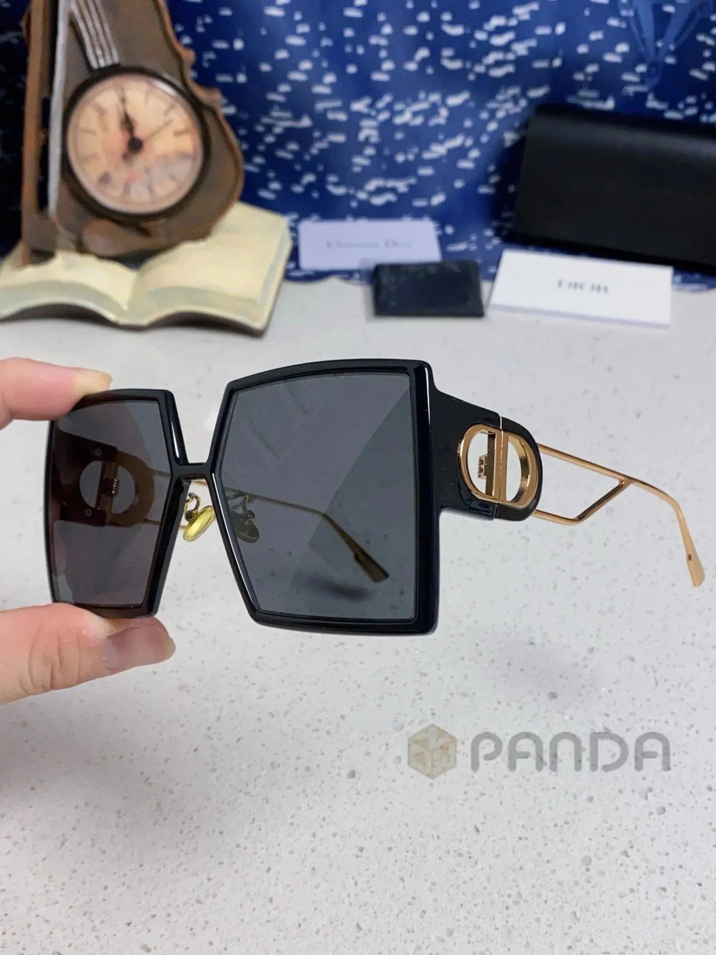 High quality thick framed gold label sunglasses 4 pcs add : 18859952090 if you need size guide