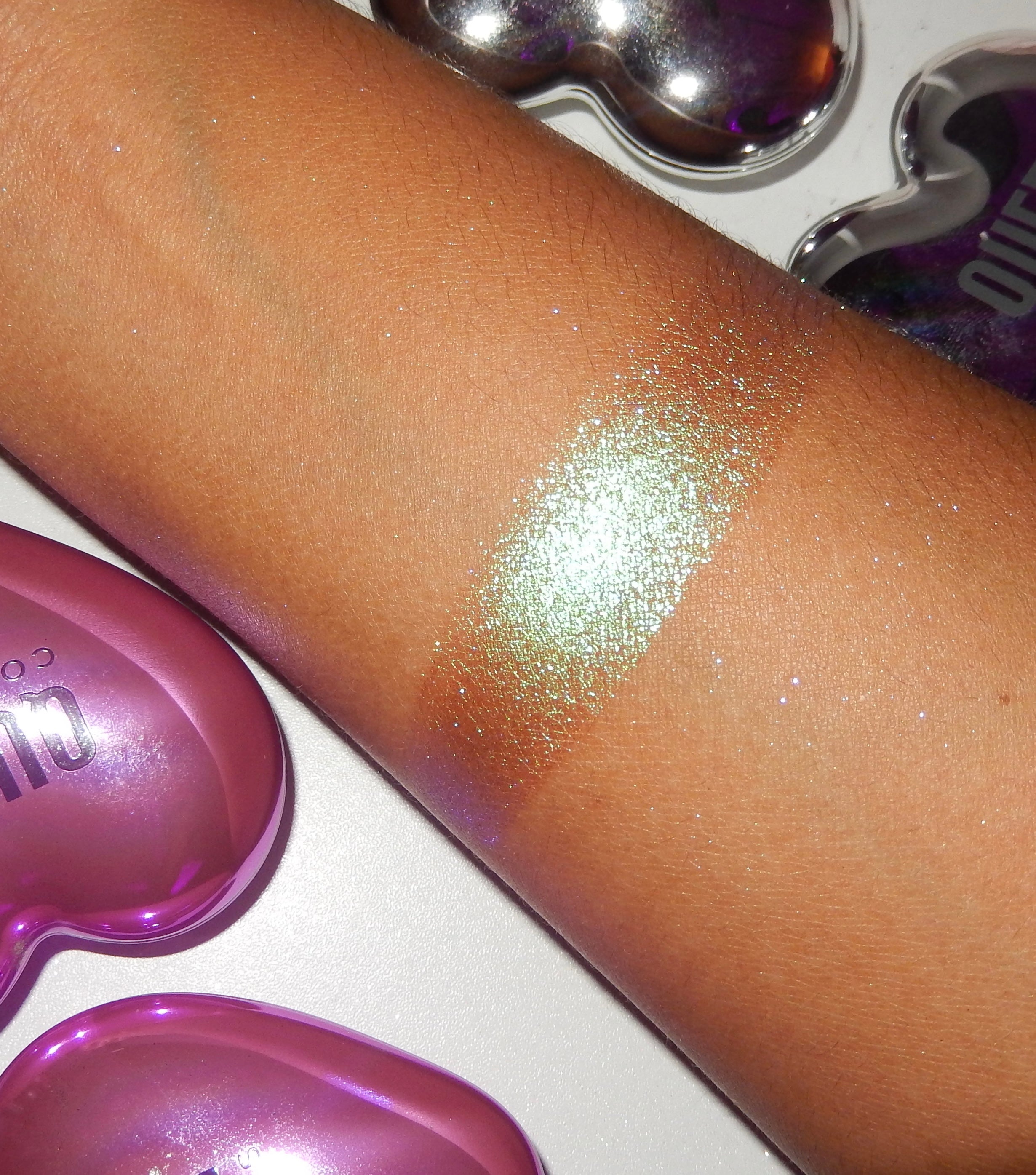 Sublime Hearts Refillable Wet Iridescent Shadow - Queen cosmetics 