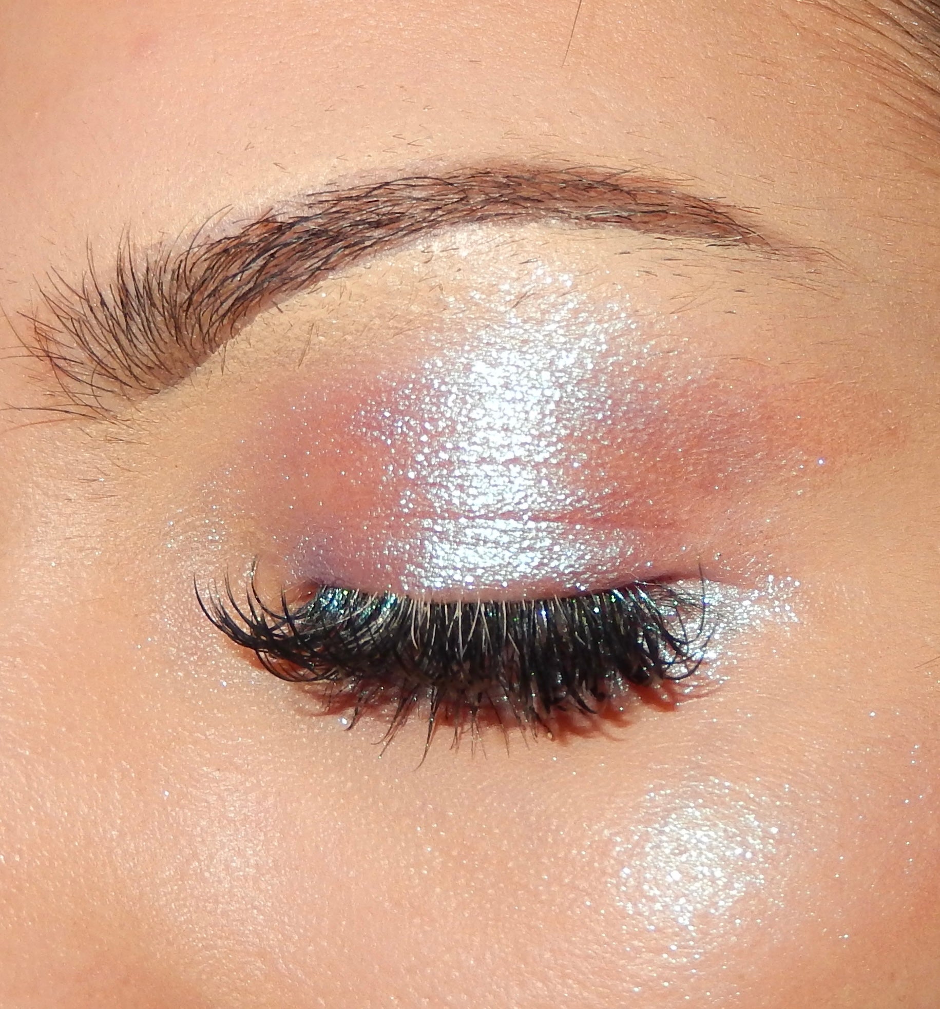Sublime Hearts Refillable Wet Iridescent Shadow - Queen cosmetics 