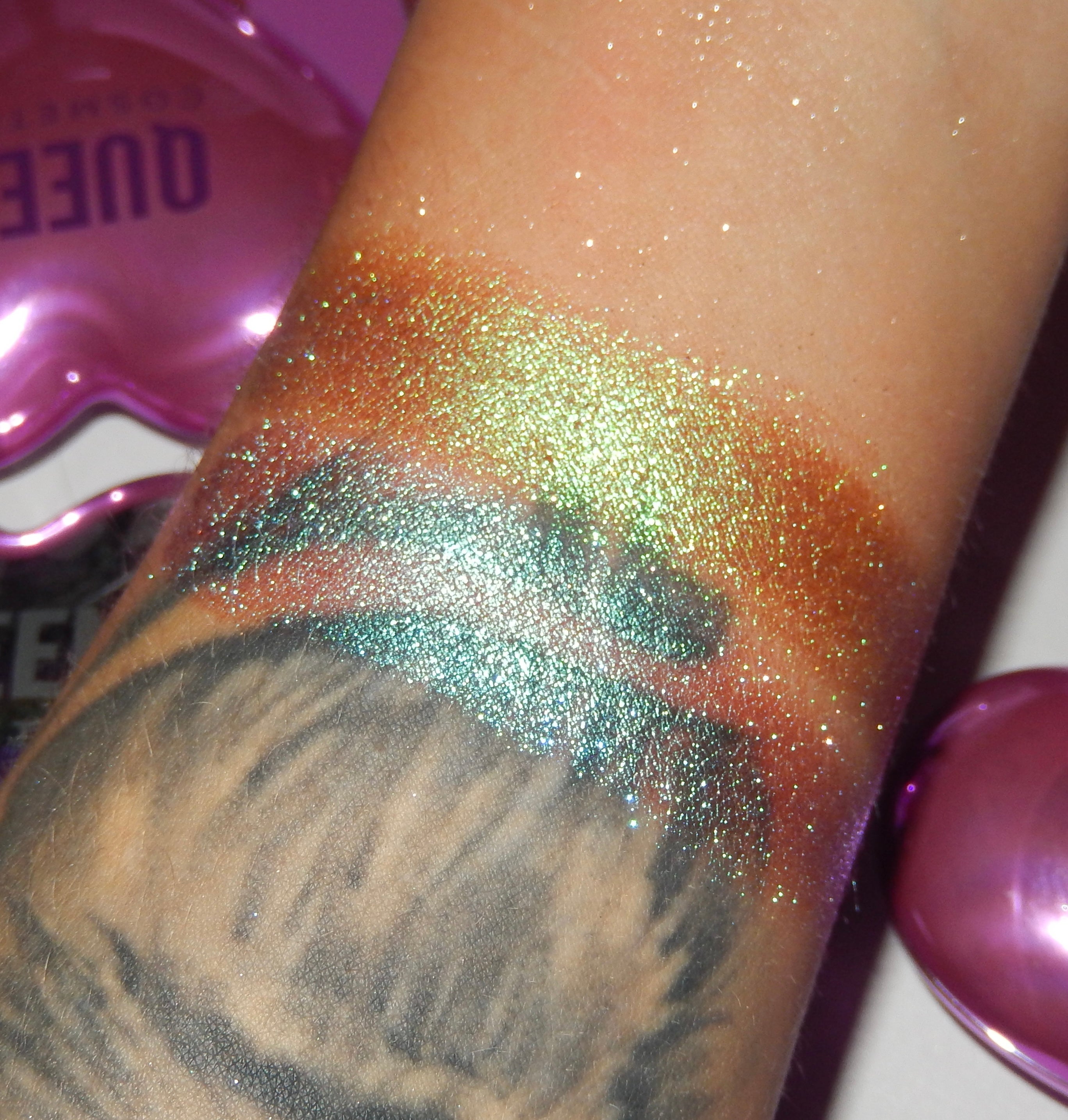 Sublime Hearts Refillable Wet Iridescent Shadow - Queen cosmetics 