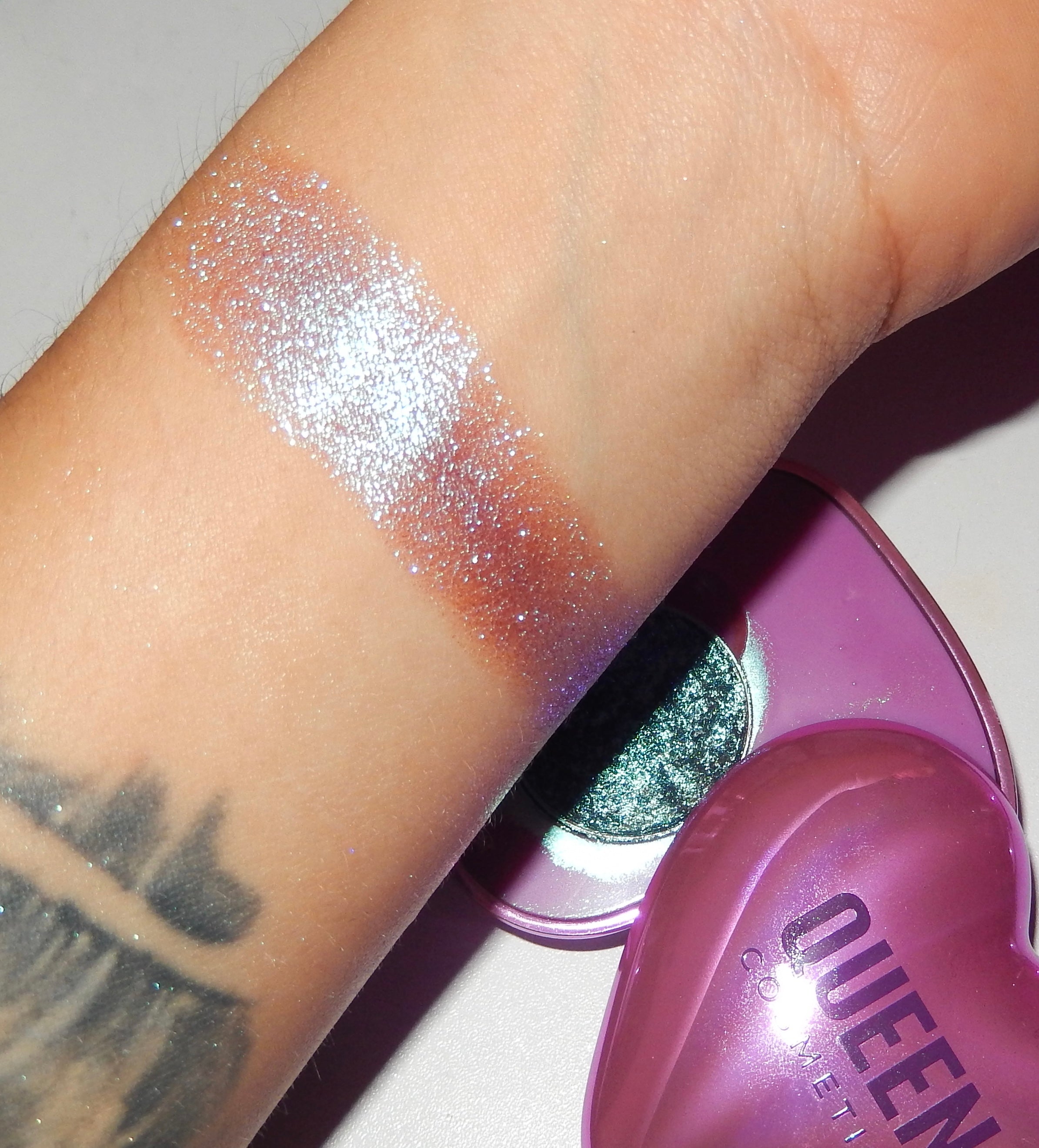 Sublime Hearts Refillable Wet Iridescent Shadow - Queen cosmetics 
