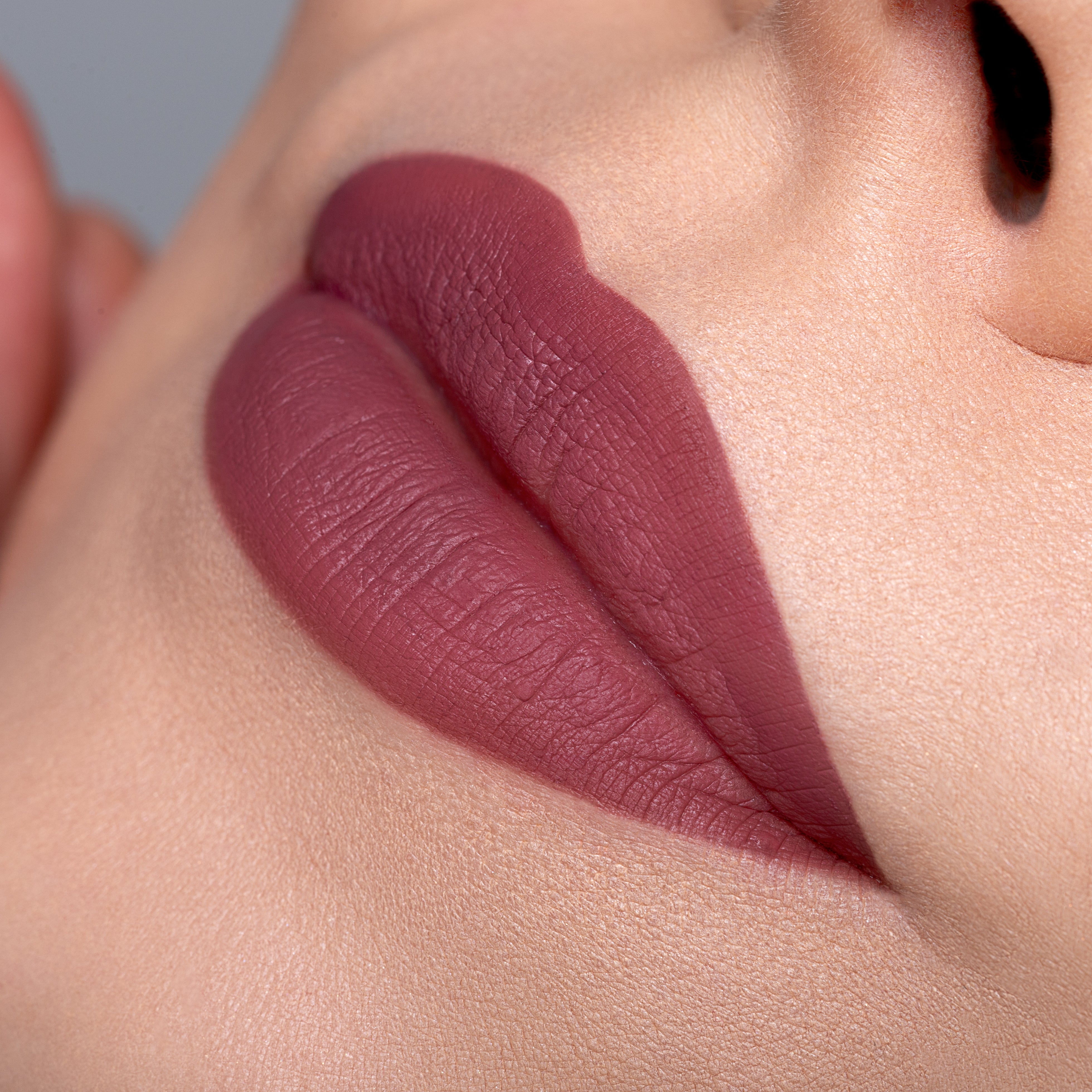 Aeromatte Liquid Lipsticks Vault - Queen cosmetics 