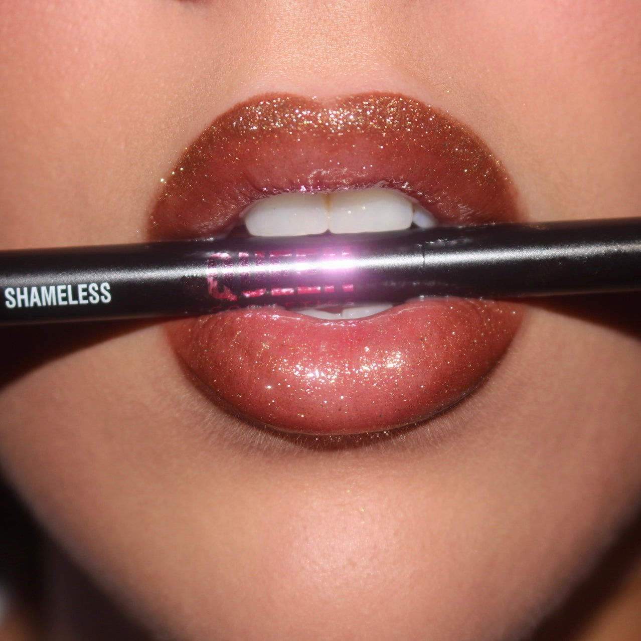 On lock Lip liner trio - Queen cosmetics 