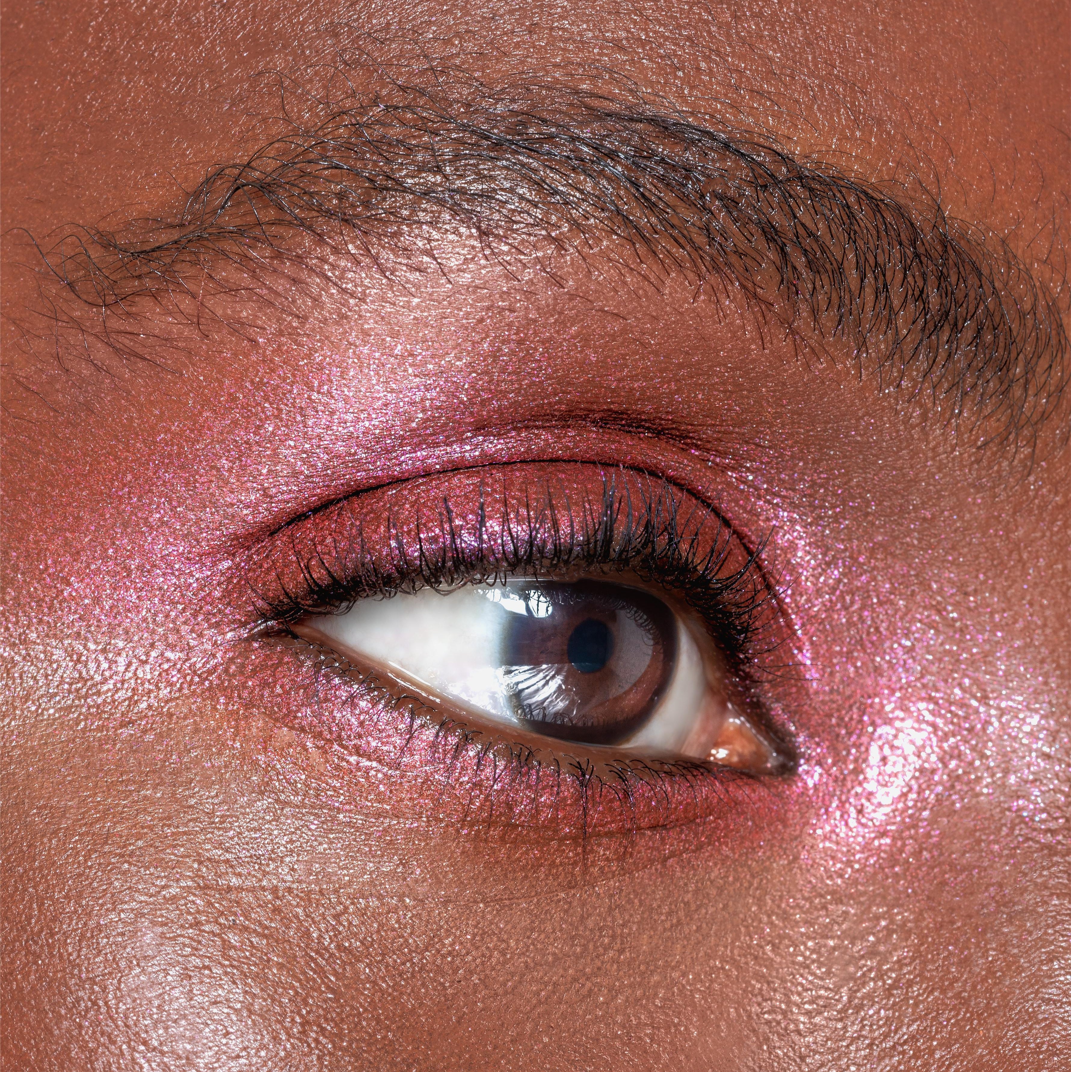Sublime Hearts Refillable Metallic Eyeshadow - Queen cosmetics 