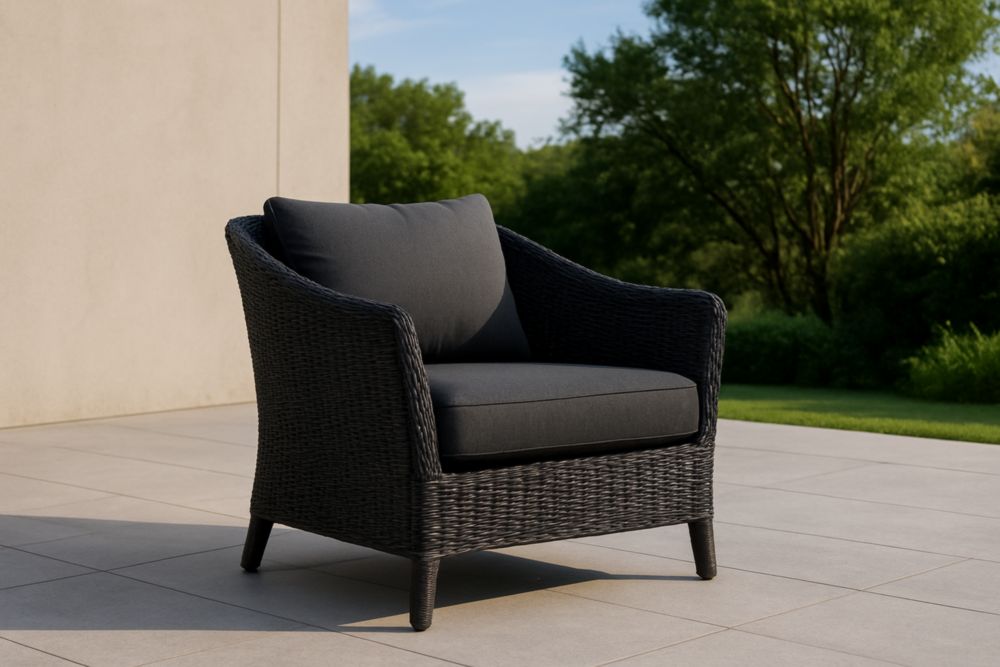 Poltrona da Esterni in Rattan Sintetico con Cuscini in Poliestere Nera e Grigia