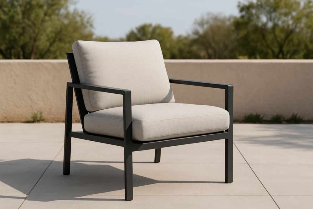 Poltrona in Alluminio con Cuscini in Tessuto Beige