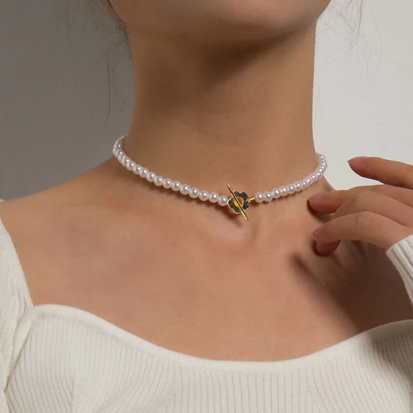 The Bloom Flower Clasp Choker