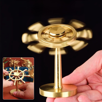 Schmuck in Form eines Steuerrads für Bootsfahrer