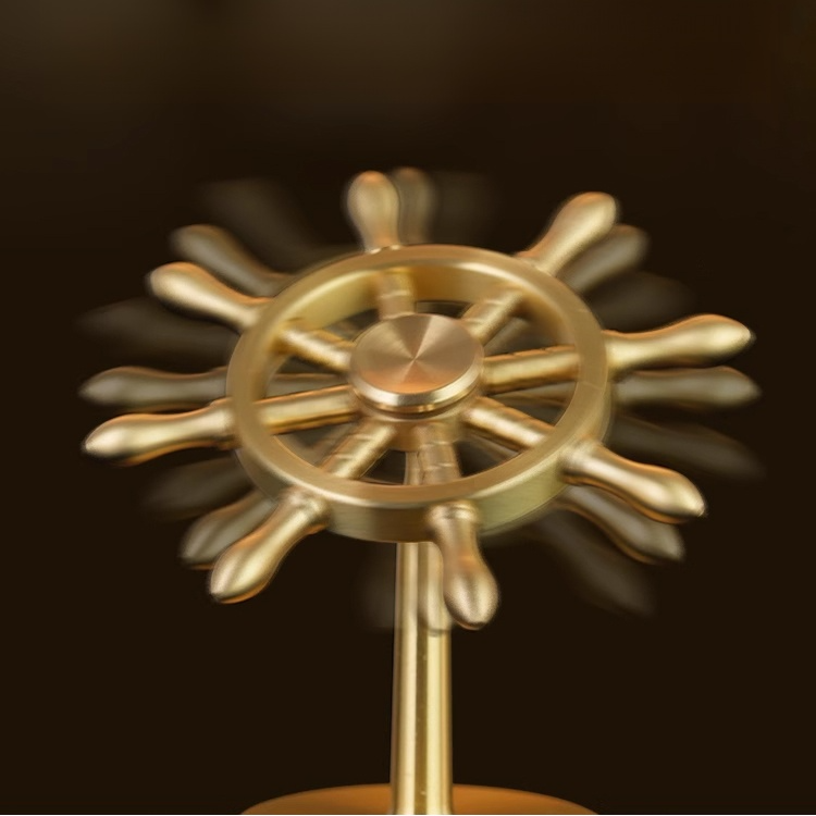 Schmuck in Form eines Steuerrads für Bootsfahrer