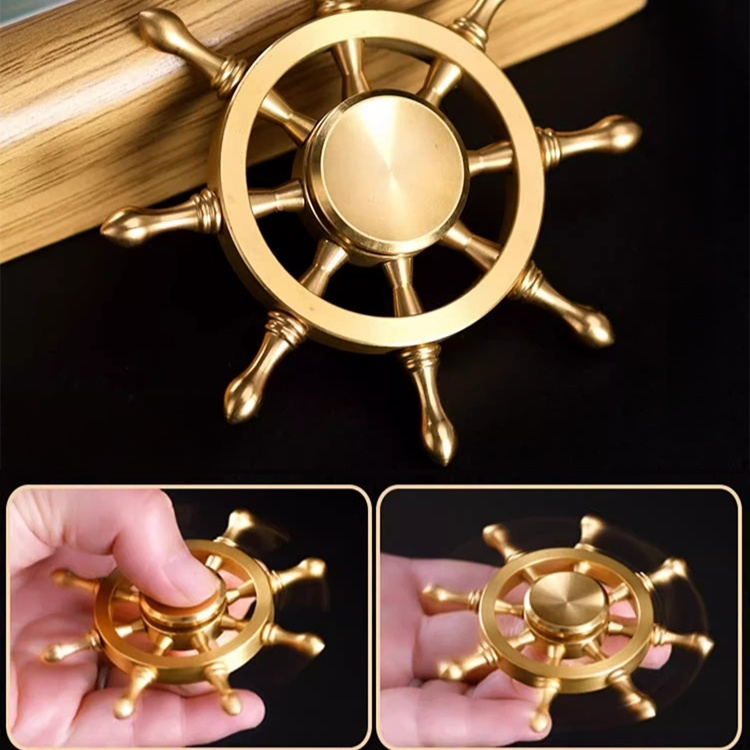 Schmuck in Form eines Steuerrads für Bootsfahrer