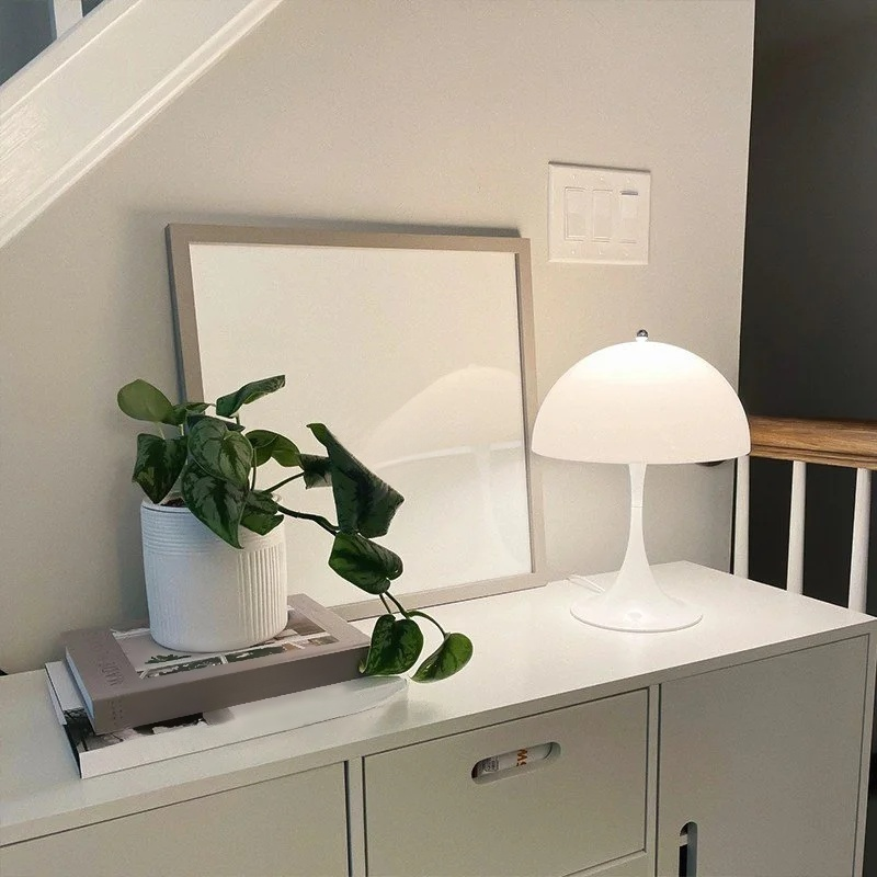 Lámpara de mesa de estilo moderno y minimalista