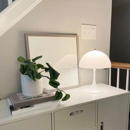 Lámpara de mesa de estilo moderno y minimalista