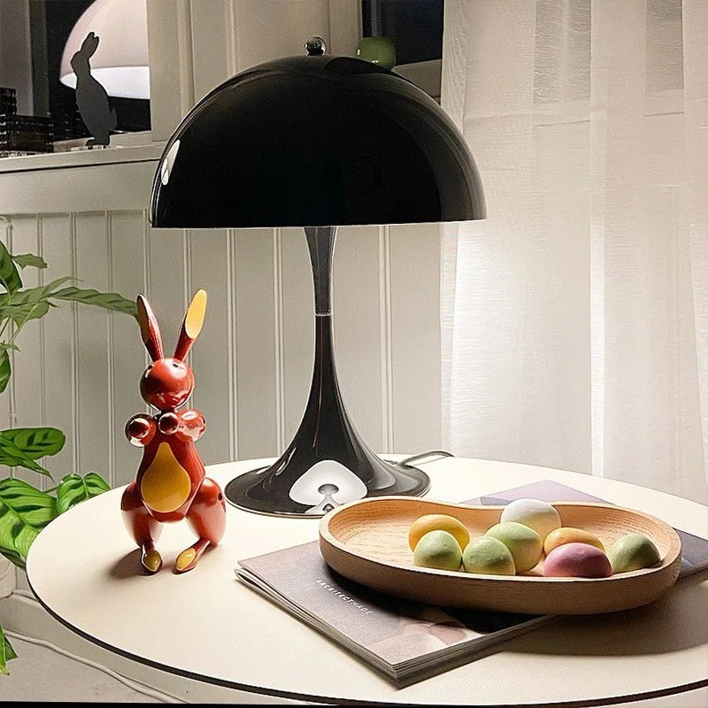 Lámpara de mesa de estilo moderno y minimalista