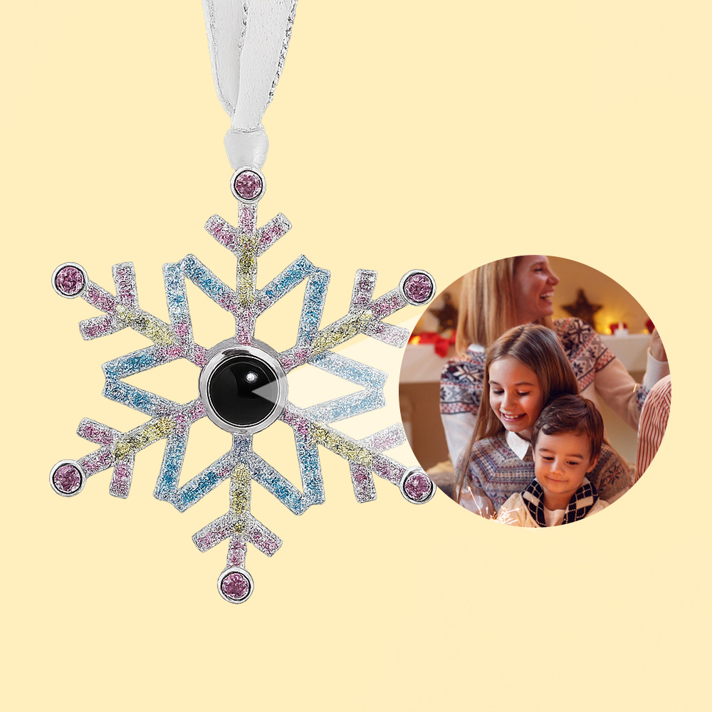 Ornamento Natalizio Personalizzato A Forma Di Fiocco Di Neve In Filato Con Proiezione Di Foto E Gemme, Decorazione Per Albero Di Natale, Regali Di Natale. - GiftlabIT