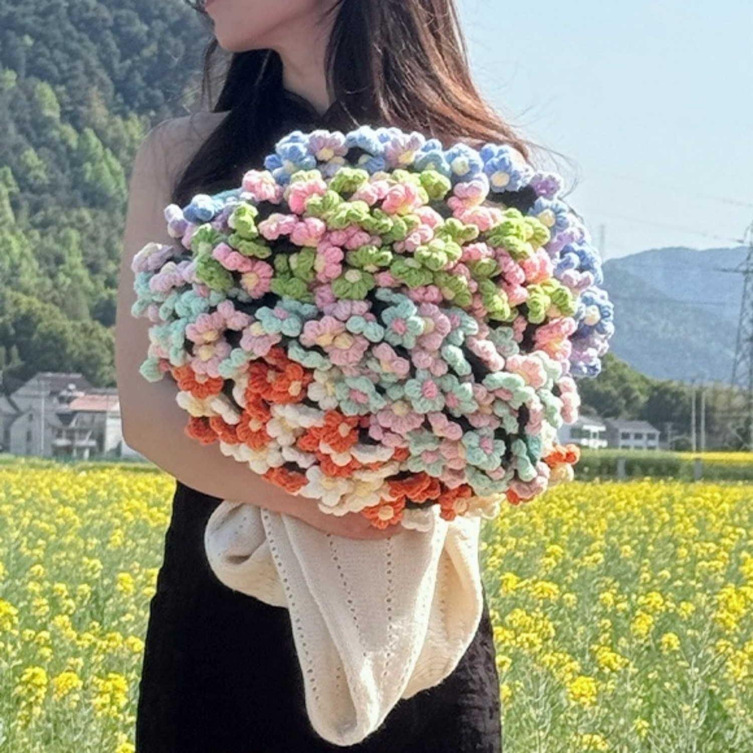 Coperta Con Motivo A Margherite Lavorata A Mano, Bouquet Di Fiori, Pronta All'uso, Regalo Per Mamma E Fidanzata - GiftlabIT