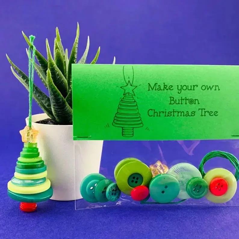 Kit Fai Da Te Per Realizzare Un Ornamento A Forma Di Pupazzo Di Neve Con Bottoni, Ideale Come Regalo Di Natale. - GiftlabIT