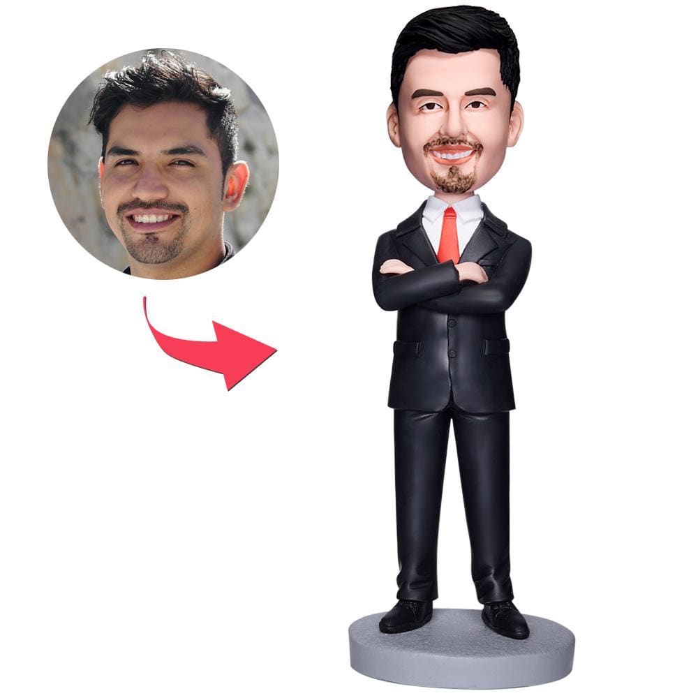 Statuetta Personalizzata Con Testa Oscillante Raffigurante Un Uomo D'affari Con Le Braccia Incrociate E Testo Inciso. - GiftlabIT