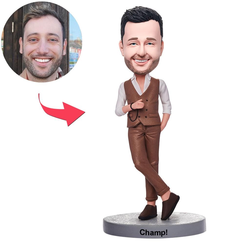 Statuetta Personalizzata A Figura Intera Di Uomo In Abito Marrone Con Testa Oscillante E Testo Inciso. - GiftlabIT