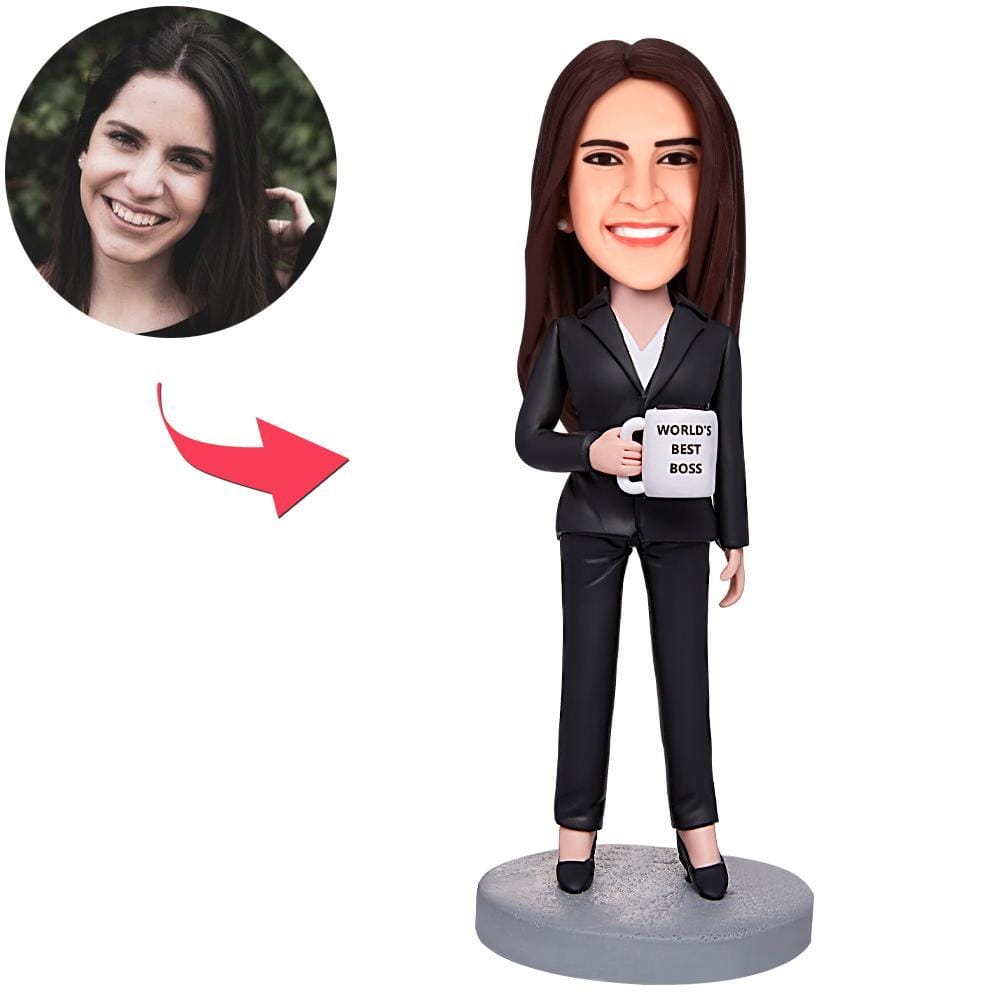 Statuetta Personalizzata Con La Scritta 'la Migliore Boss Del Mondo', Raffigurante Una Donna D'affari Che Tiene In Mano Un Bicchiere D'acqua. - GiftlabIT