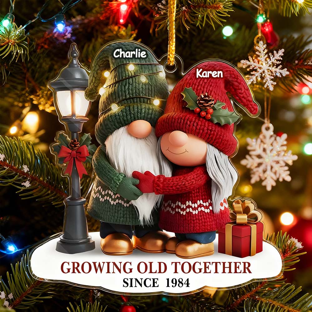 Gnomo Ornamentale Personalizzato In Acrilico, Regalo Personalizzato Per Anniversario, Natale E Matrimonio Per Marito E Moglie, Per Lui E Per Lei. La Nostra Storia Continua. - GiftlabIT