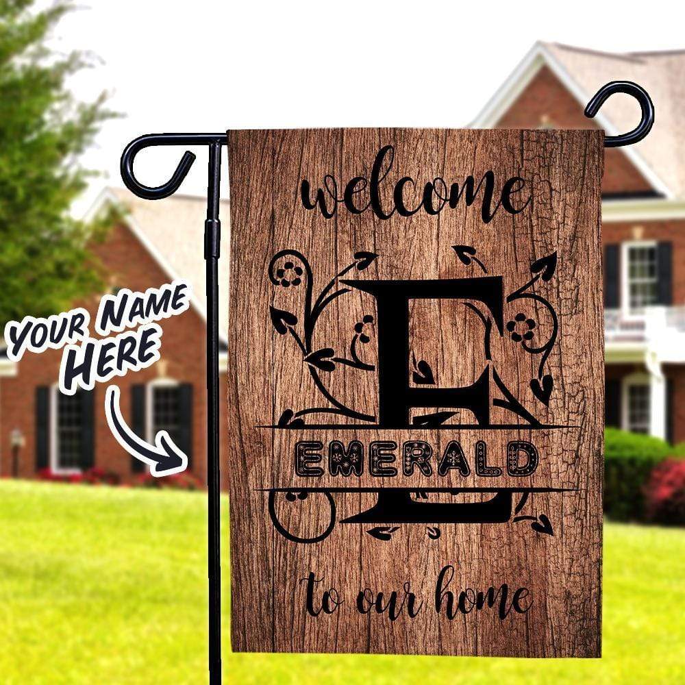 Benvenuti A Casa Nostra! Bandiera Da Giardino Personalizzata Con Monogramma E Nome Di Famiglia - GiftlabIT