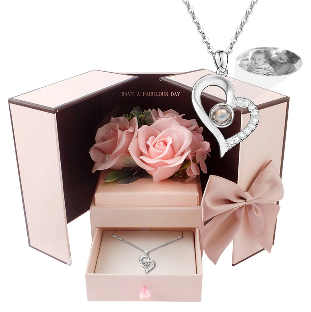 Collana Con Proiezione Fotografica E Portagioie Con Fiori Eterni - Regalo Per La Mamma - 2 Colori - GiftlabIT